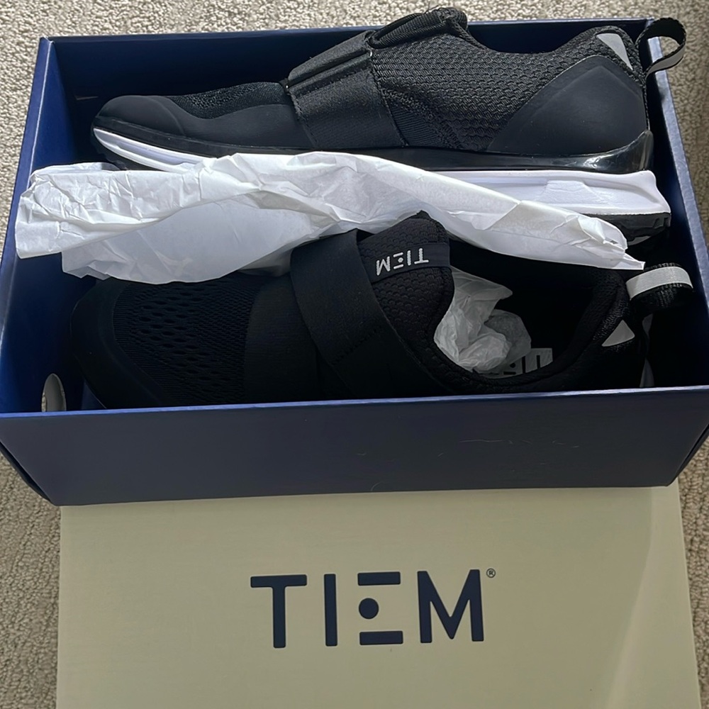 New!! Tiem spin shoes, black, size 8.5 with cleat installed!